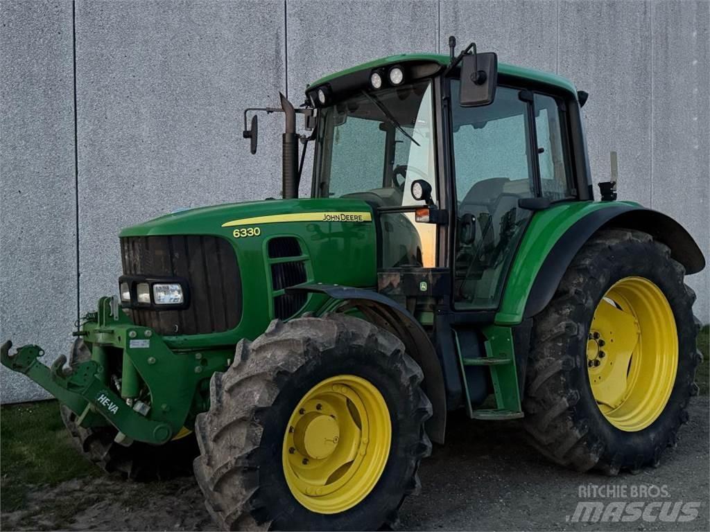 John Deere 6330 الجرارات