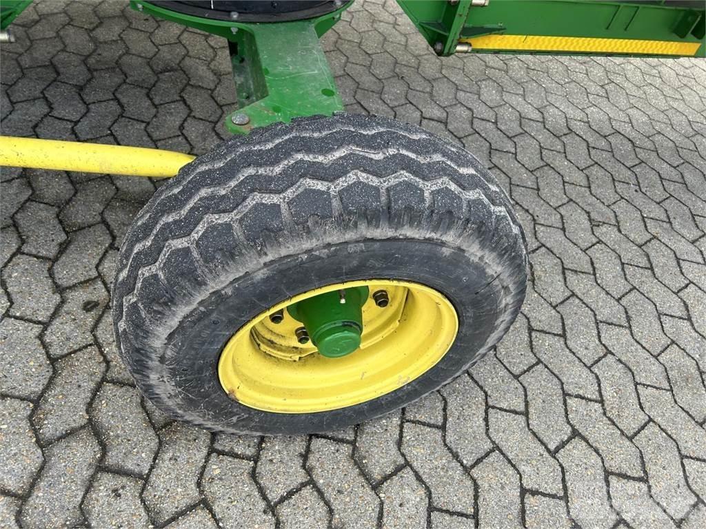 John Deere 640D رؤوس الحصادات الدراسات