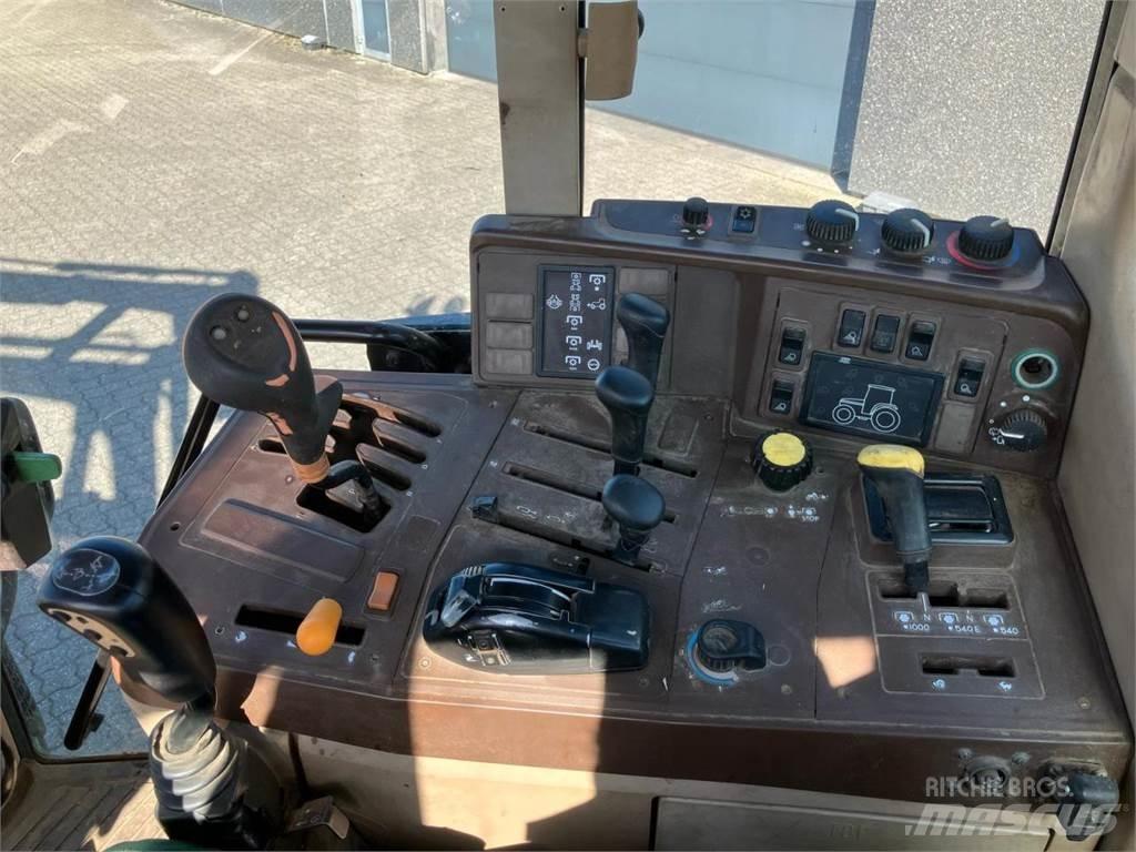 John Deere 6810 الجرارات