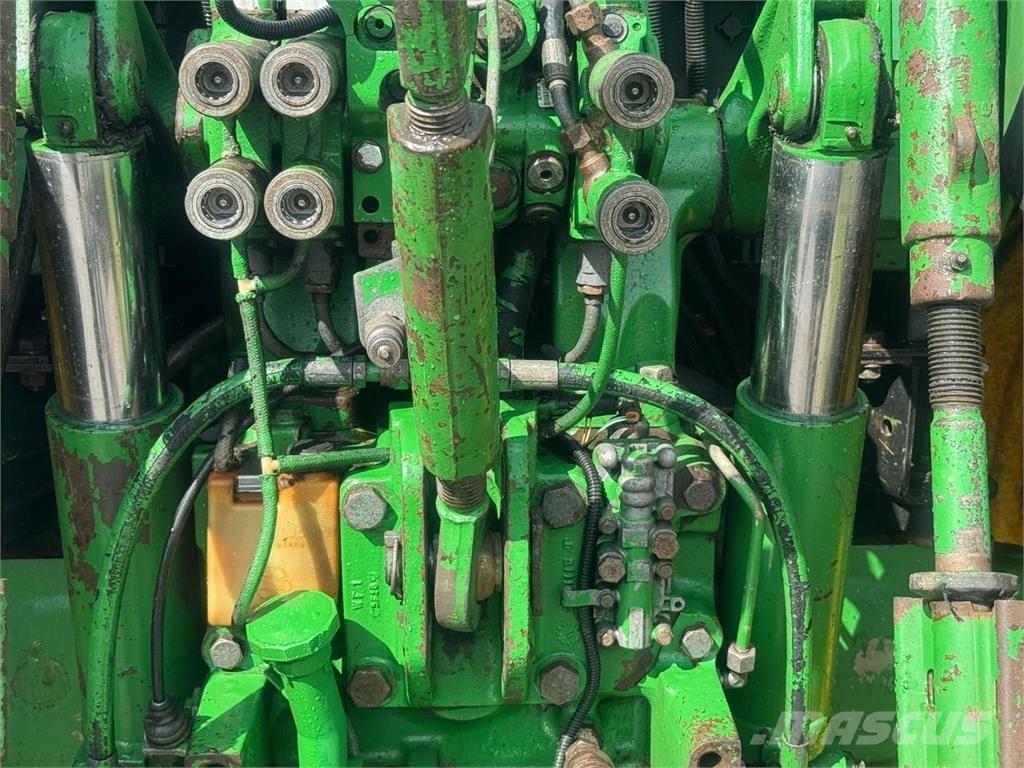 John Deere 6820 الجرارات