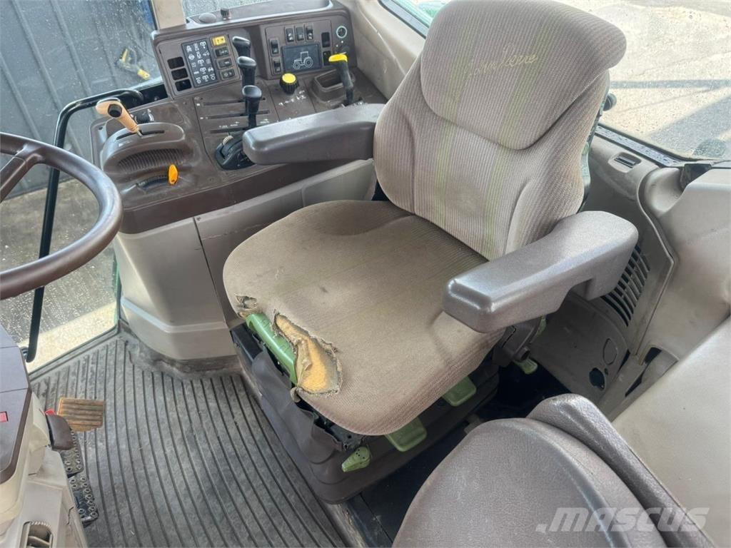 John Deere 6820 الجرارات