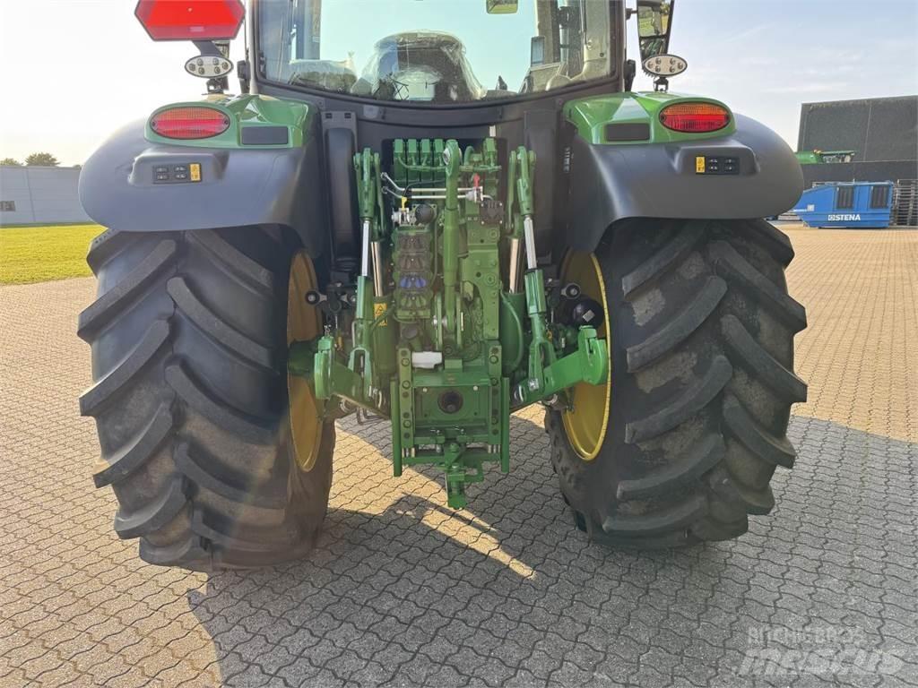 John Deere 6R 150 الجرارات
