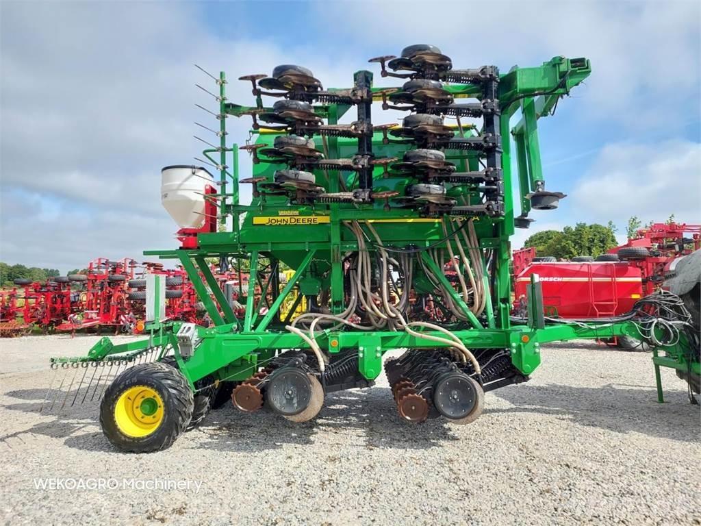 John Deere 750 A مثاقيب