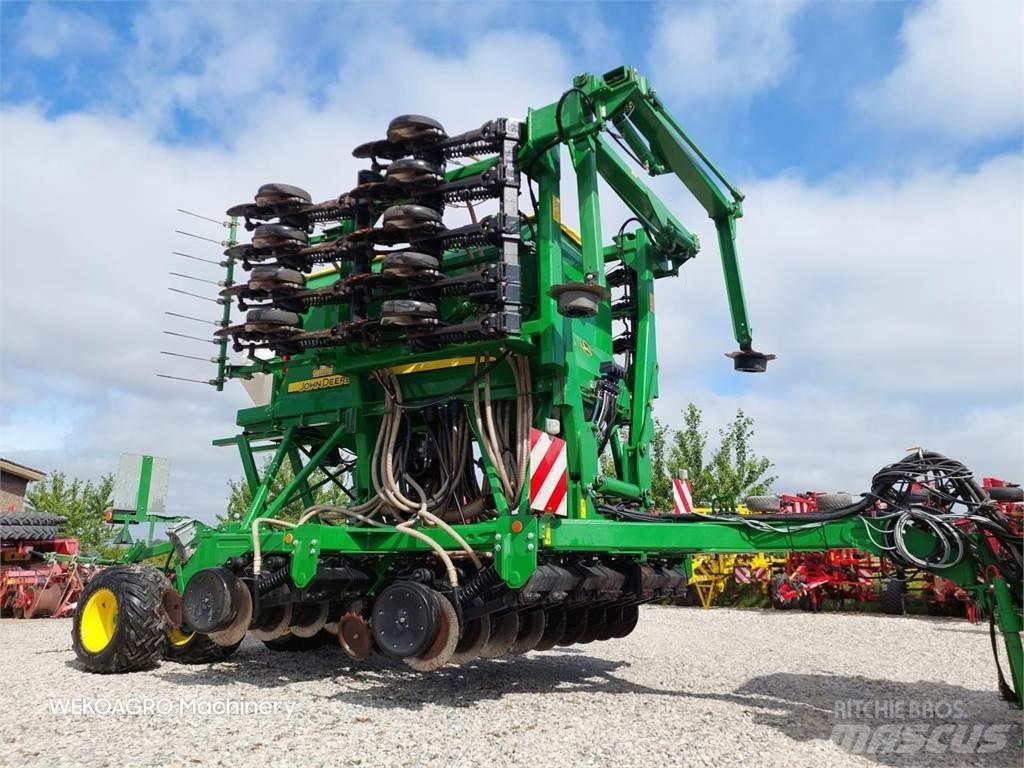 John Deere 750 A مثاقيب