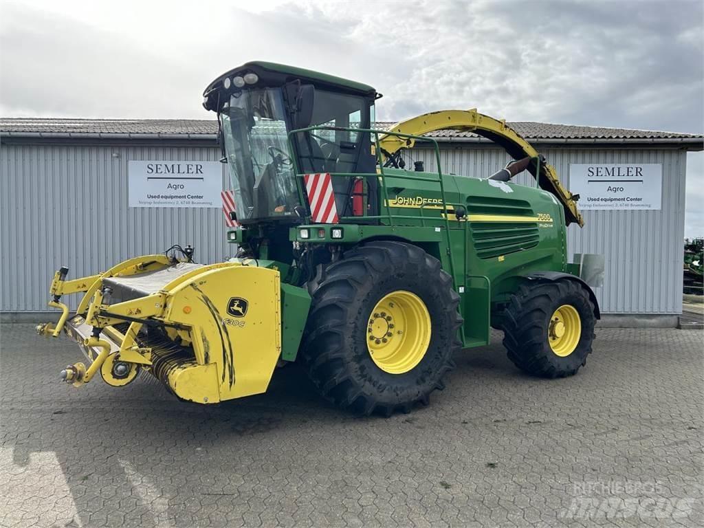 John Deere 7500 حصادات الأعلاف