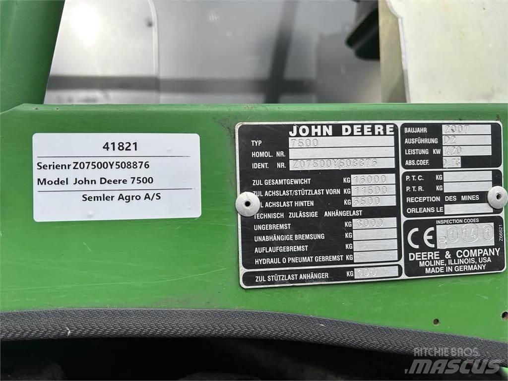 John Deere 7500 حصادات الأعلاف