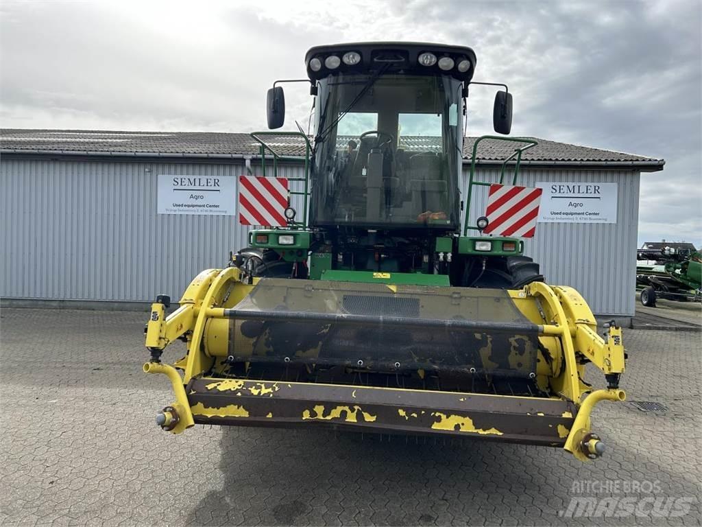 John Deere 7500 حصادات الأعلاف