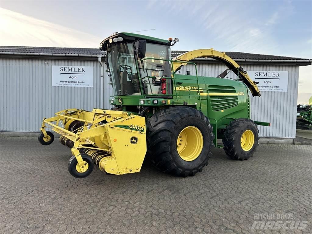 John Deere 7700 حصادات الأعلاف