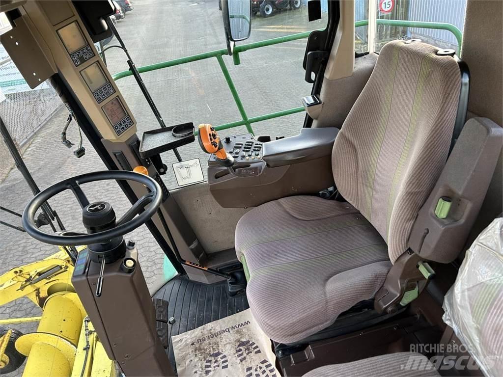 John Deere 7700 حصادات الأعلاف