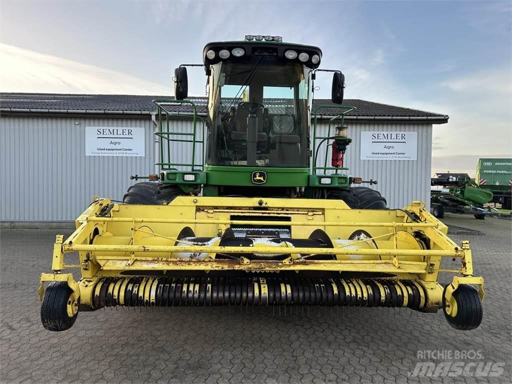 John Deere 7700 حصادات الأعلاف