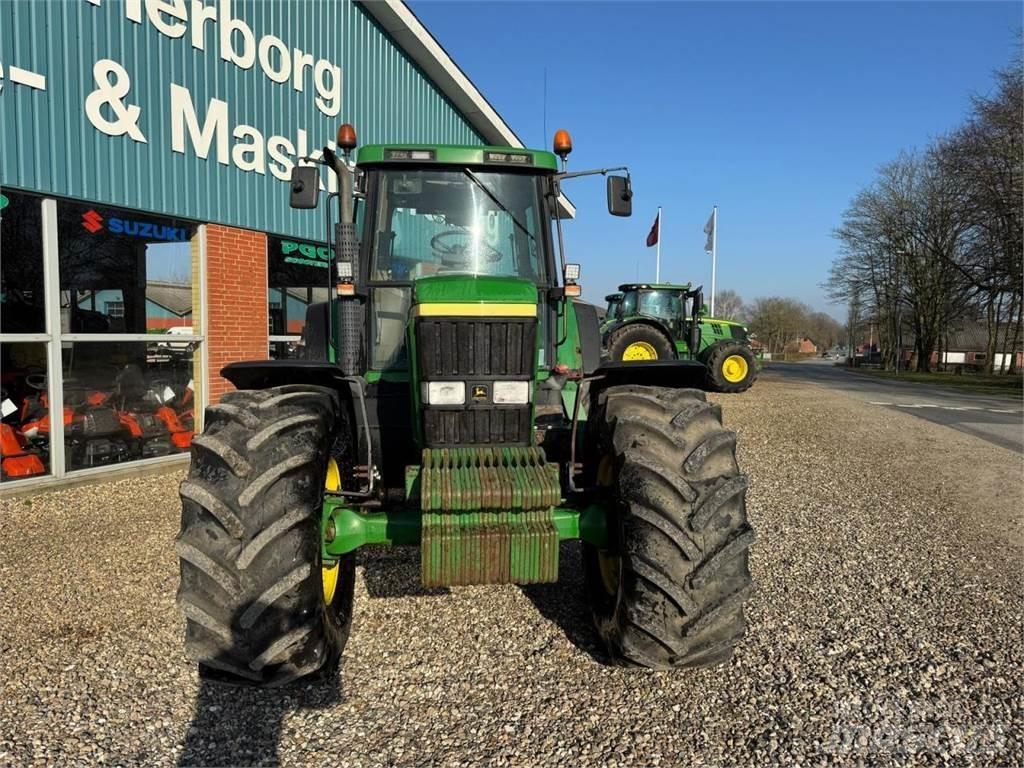John Deere 7710 الجرارات