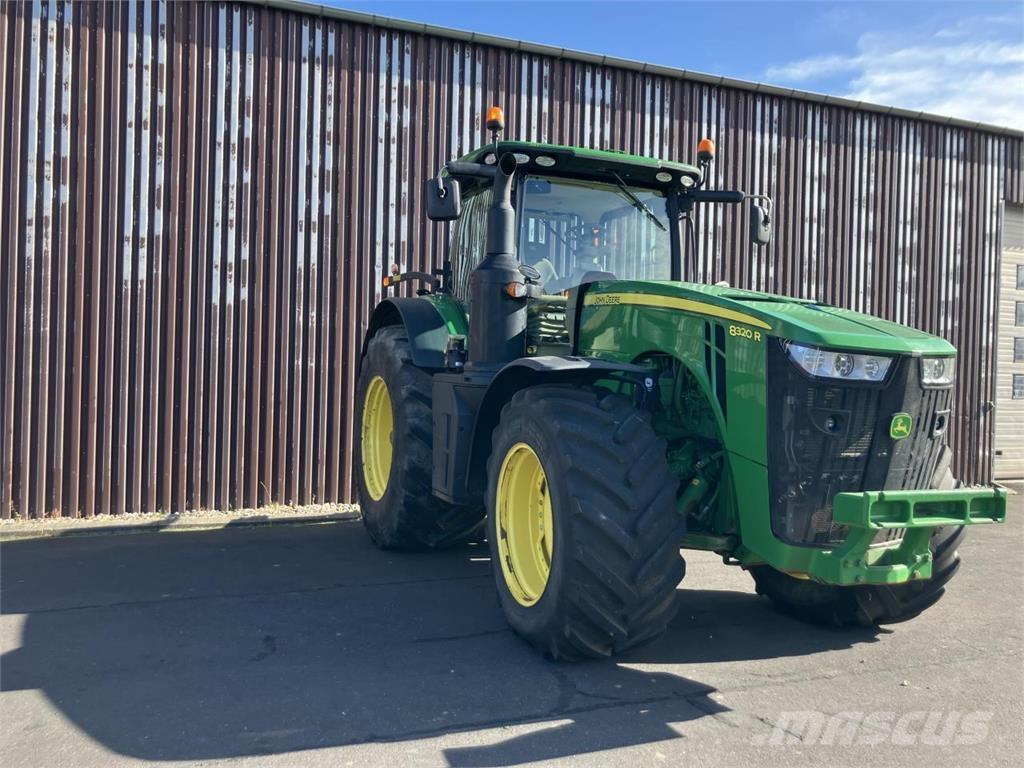 John Deere 8320R الجرارات