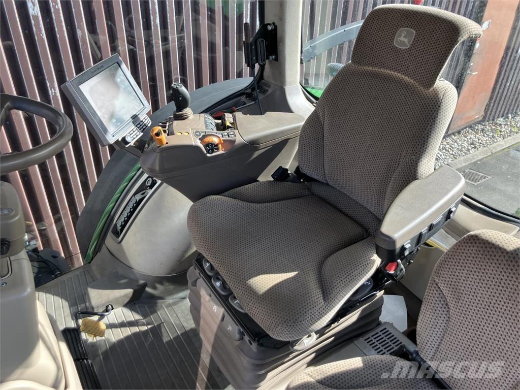 John Deere 8320R الجرارات