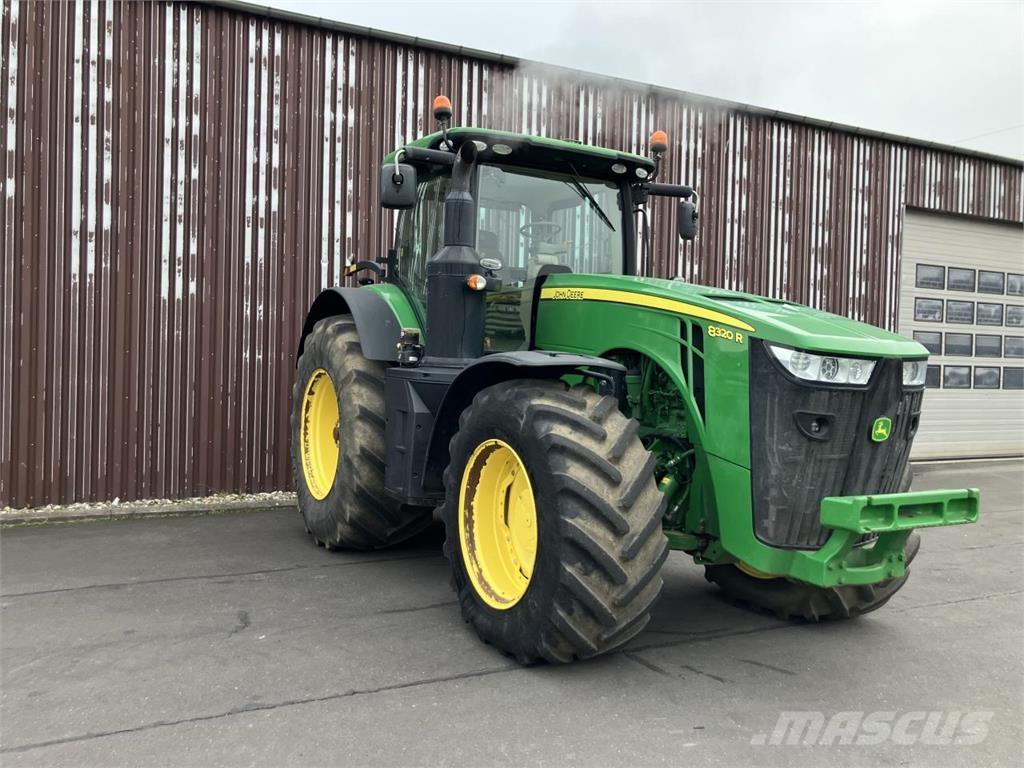 John Deere 8320R الجرارات