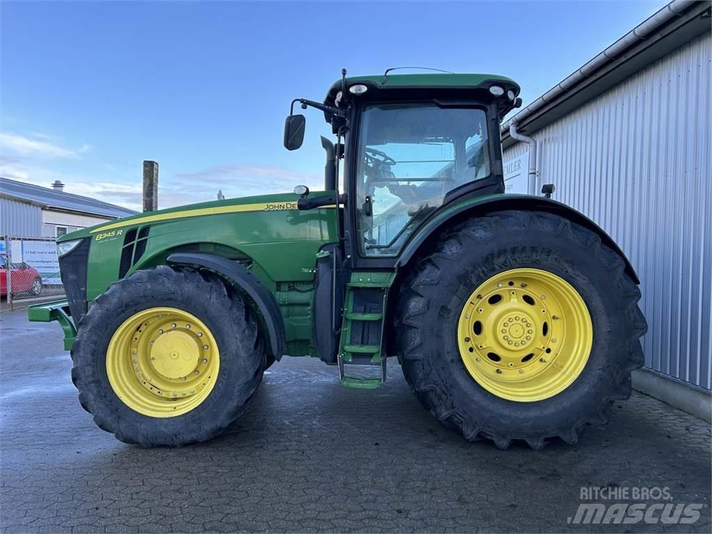 John Deere 8345R الجرارات