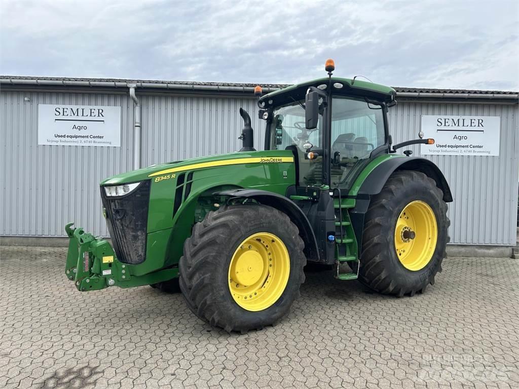 John Deere 8345R الجرارات