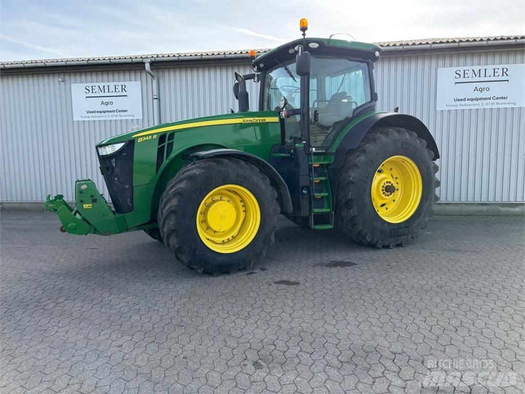 John Deere 8345R الجرارات