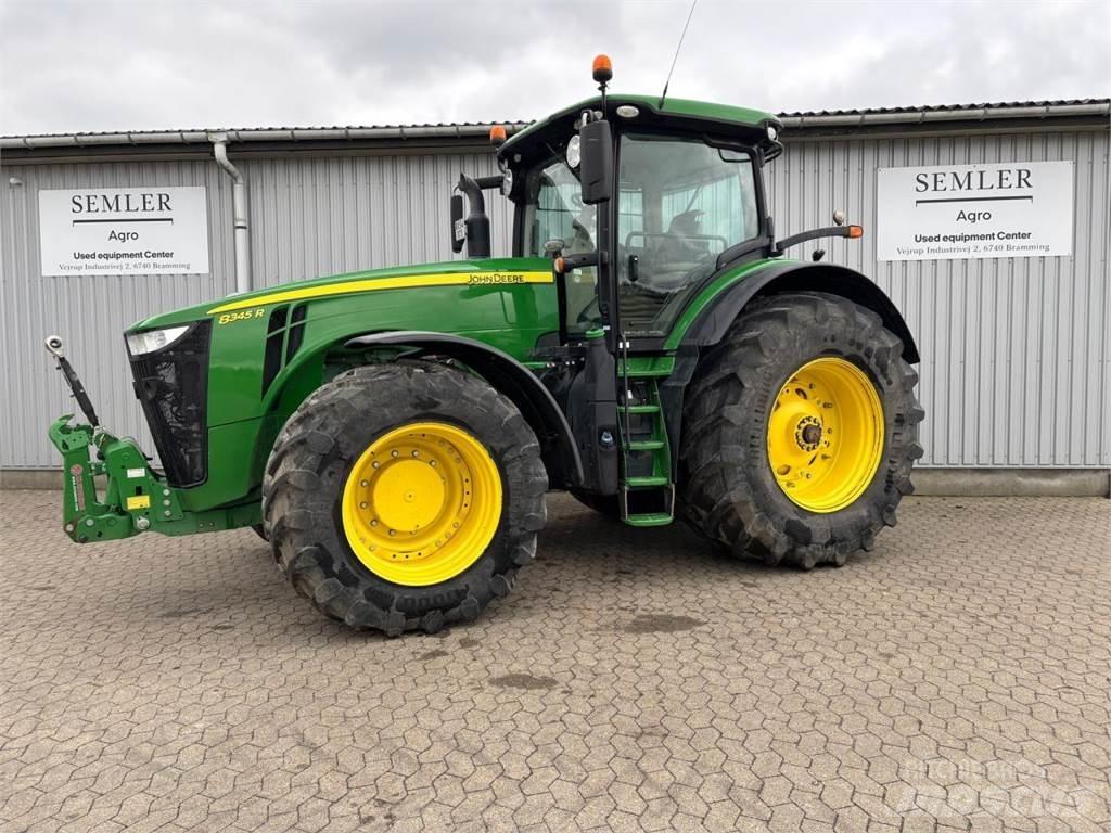 John Deere 8345R الجرارات