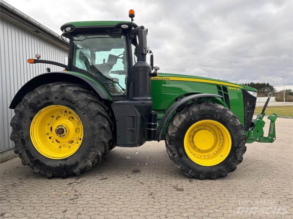 John Deere 8345R الجرارات