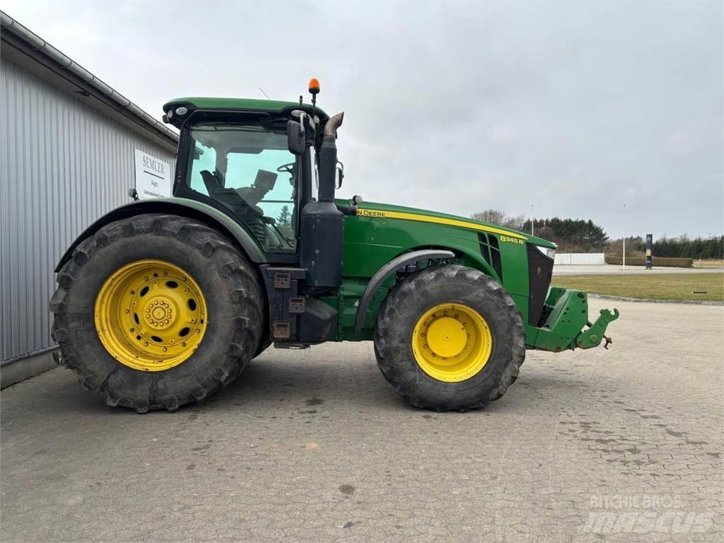 John Deere 8345R الجرارات