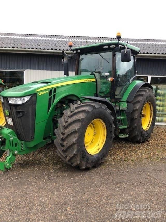 John Deere 8360R الجرارات