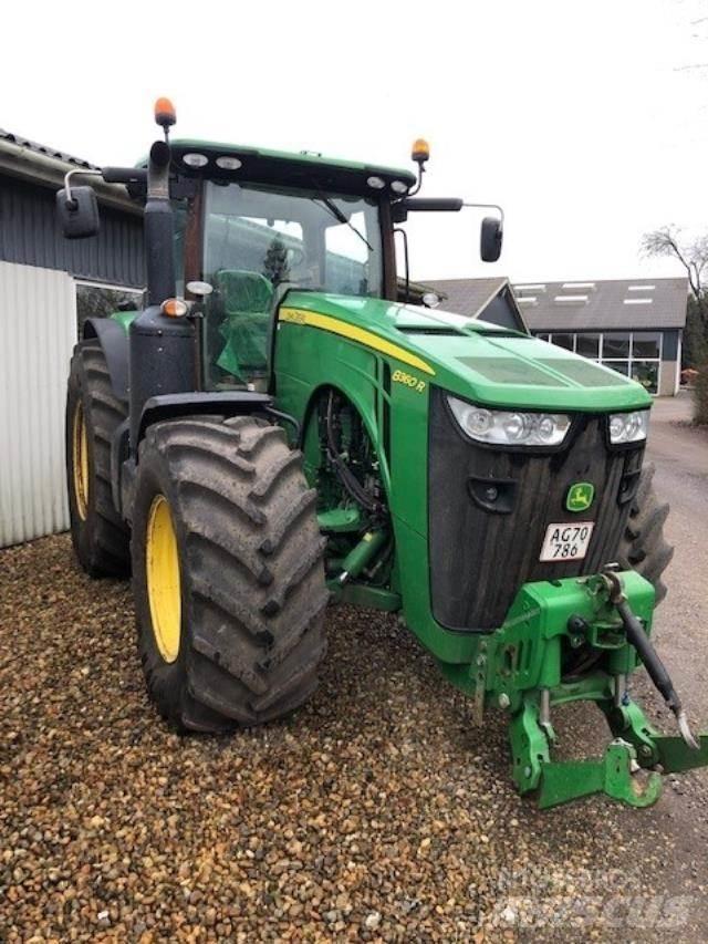John Deere 8360R الجرارات