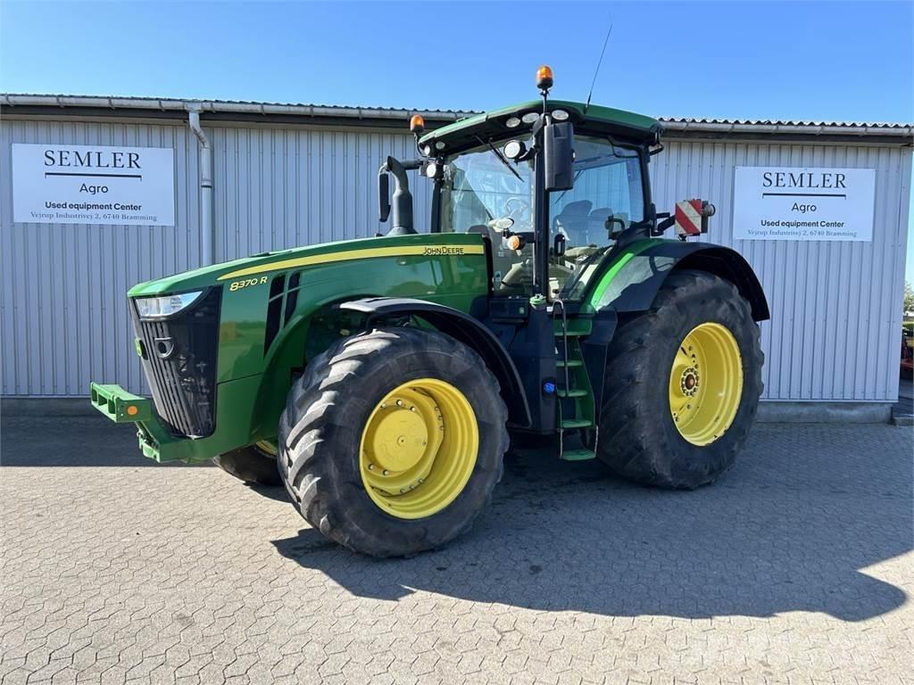 John Deere 8370R الجرارات