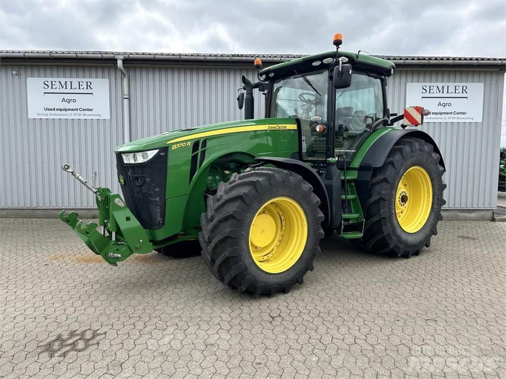 John Deere 8370R الجرارات