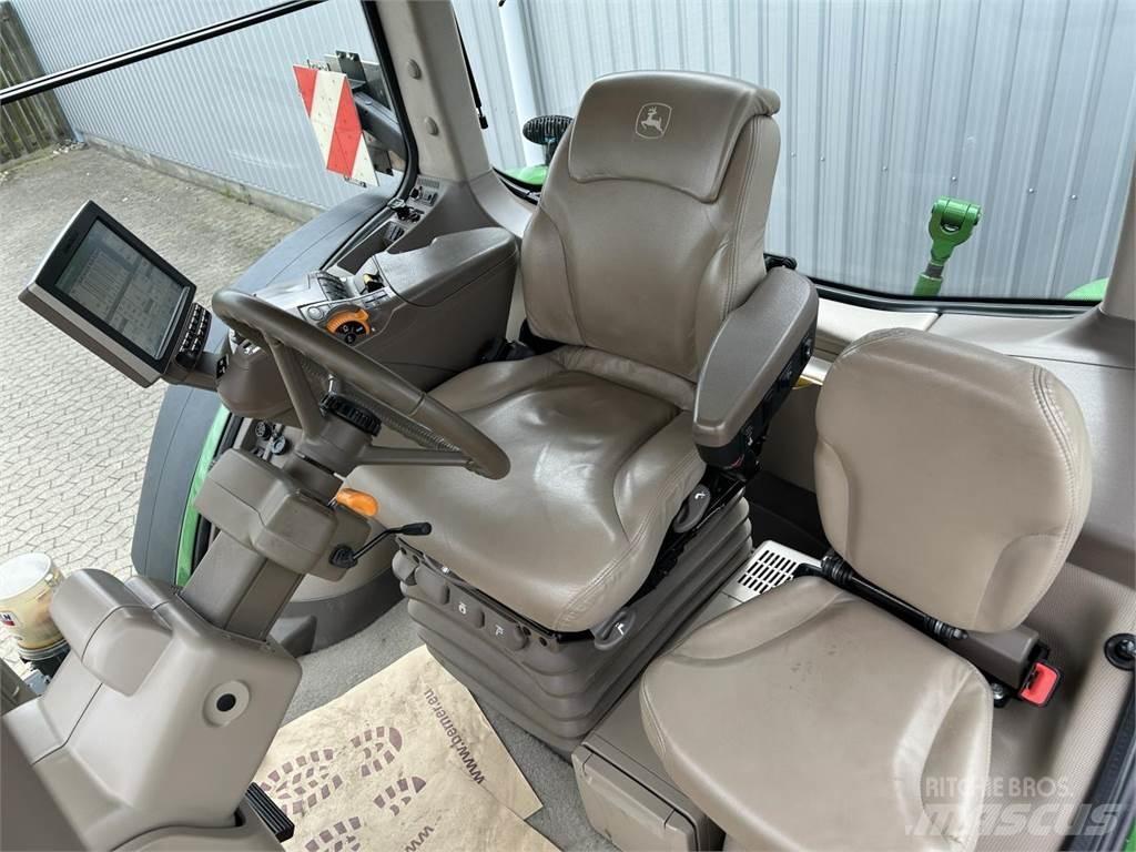 John Deere 8370R الجرارات