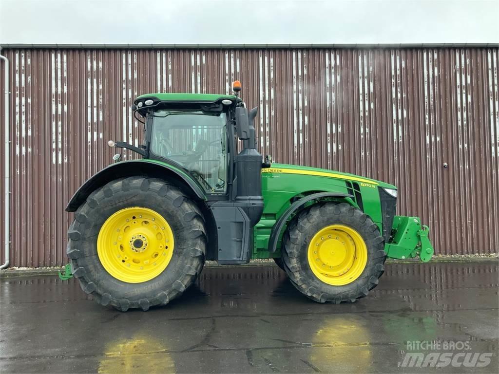John Deere 8370R الجرارات