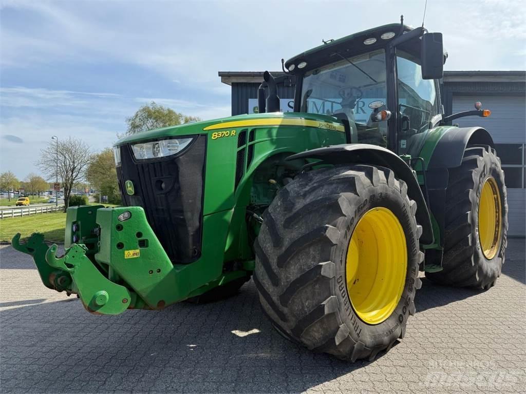 John Deere 8370R الجرارات
