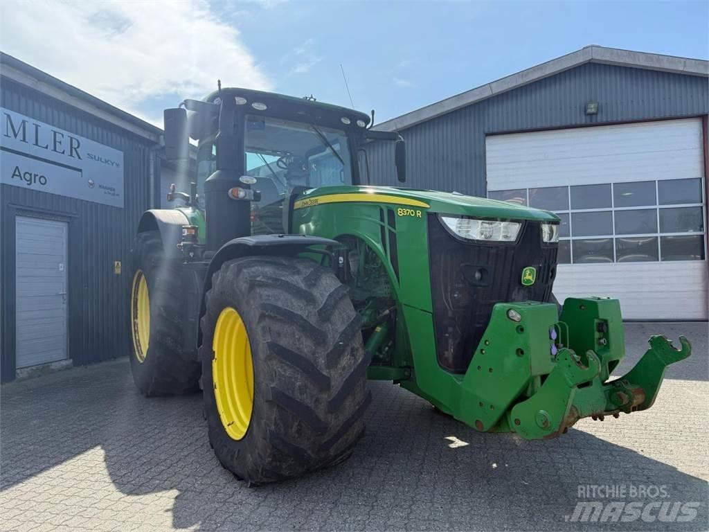 John Deere 8370R الجرارات