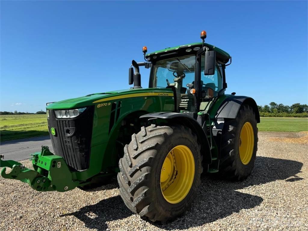 John Deere 8370R الجرارات