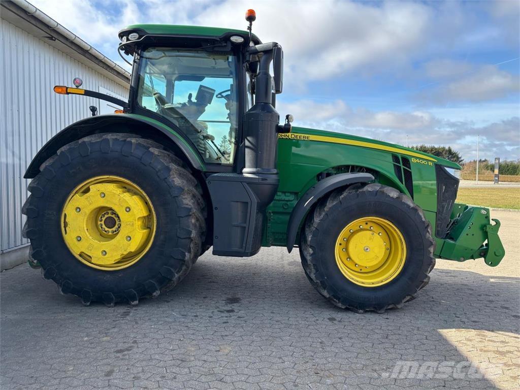 John Deere 8400R الجرارات