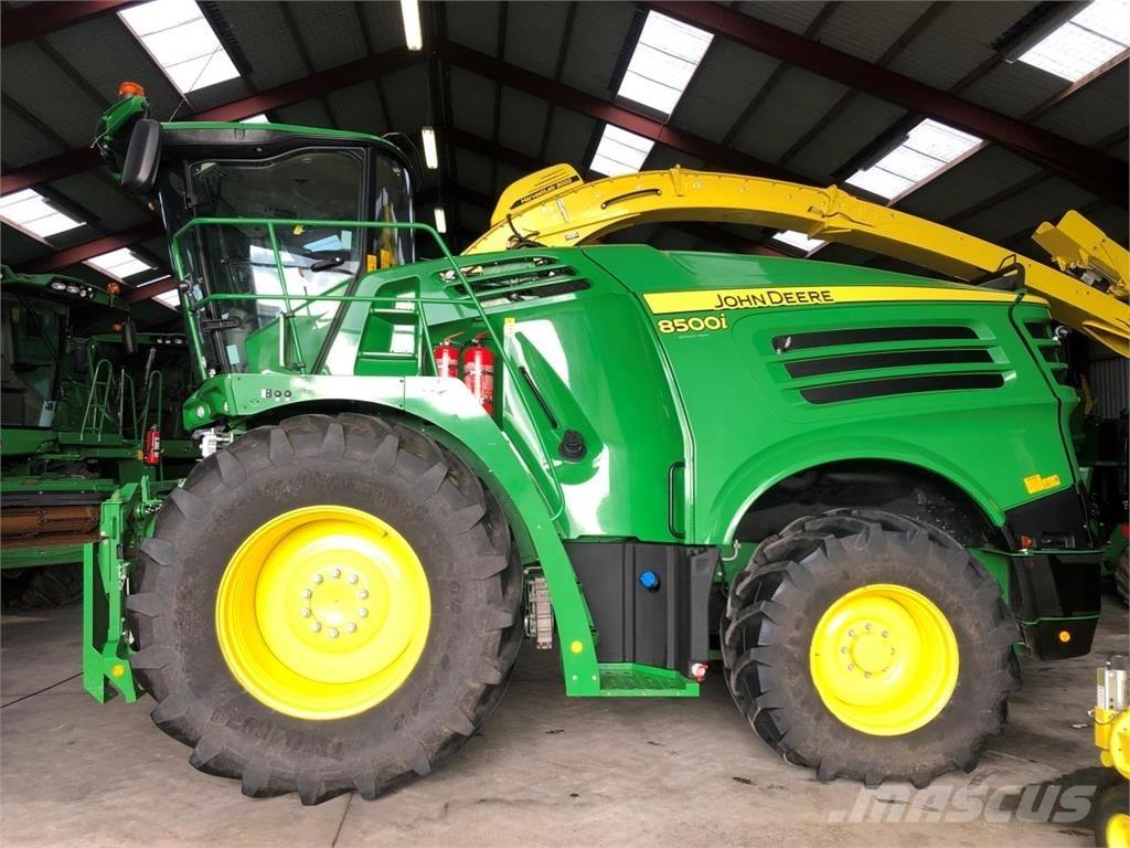 John Deere 8500 حصادات الأعلاف