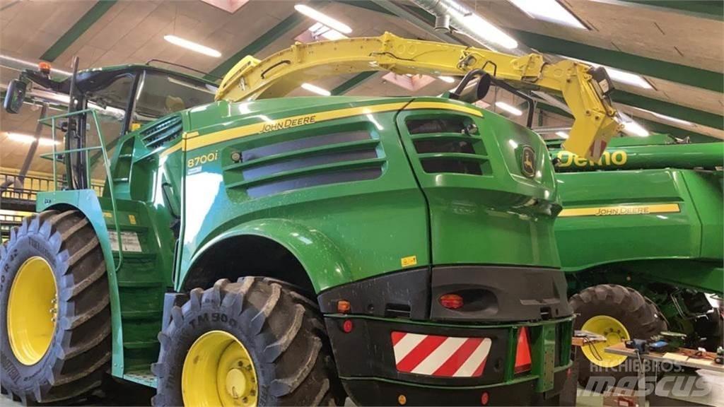 John Deere 8700 حصادات الأعلاف