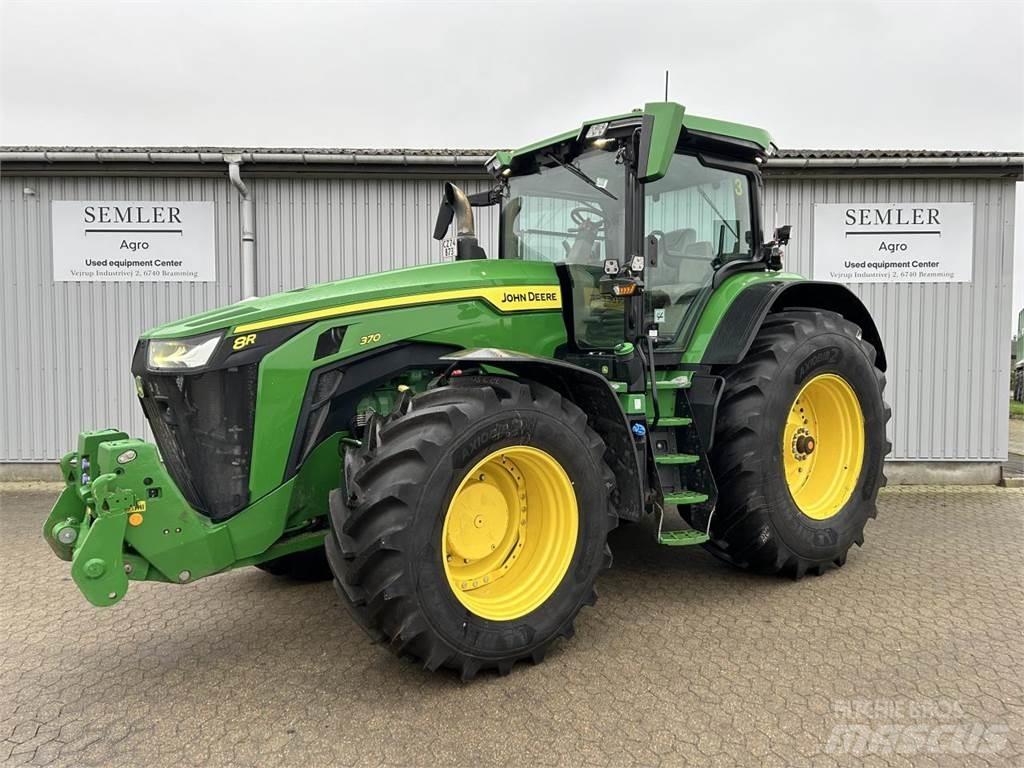 John Deere 8R 370 الجرارات