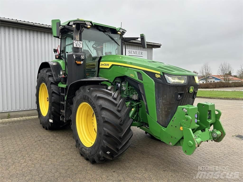 John Deere 8R 370 الجرارات