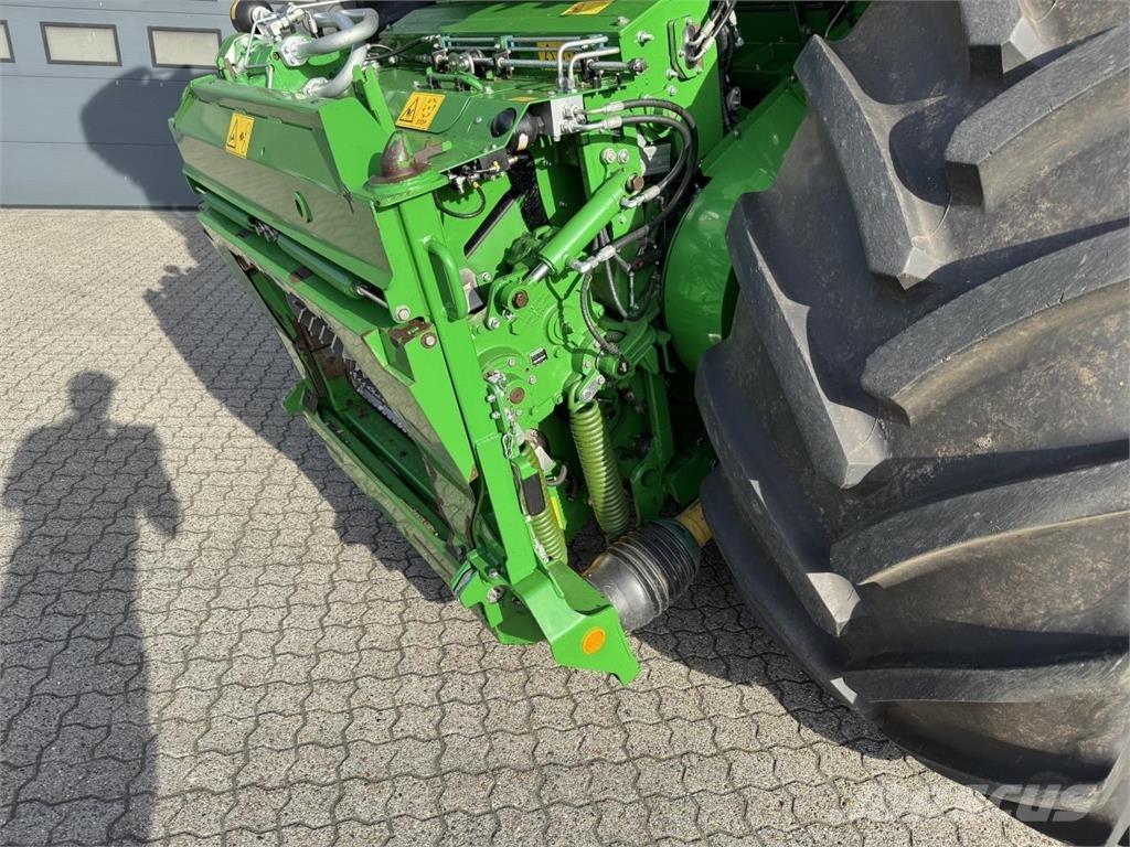 John Deere 9800 حصادات الأعلاف