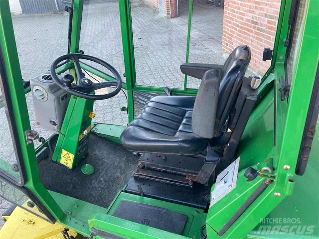 John Deere F935 جرارات مدمجة