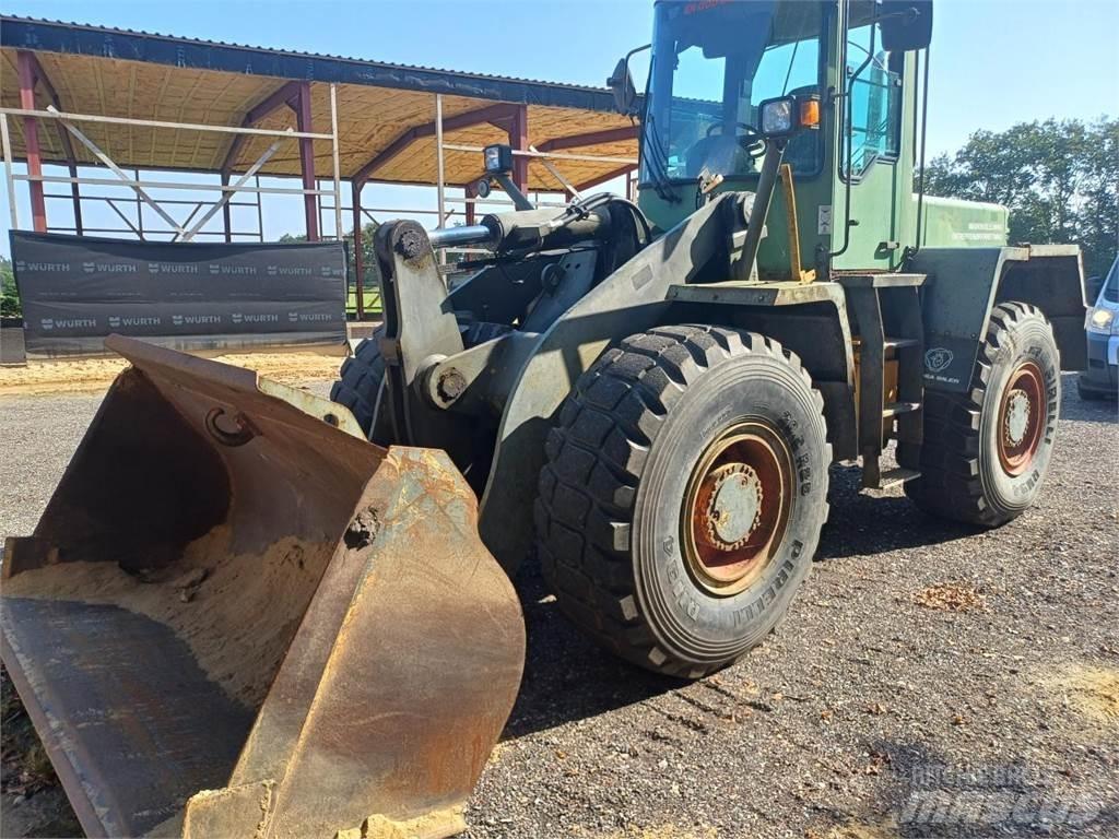 Komatsu WA270 لوادر بعجل