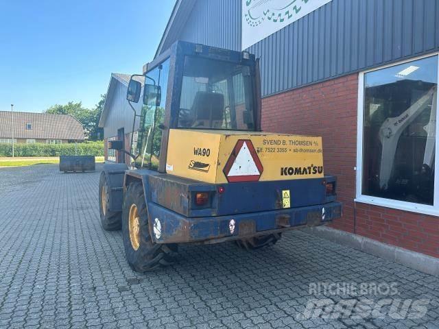 Komatsu WA90 لوادر بعجل