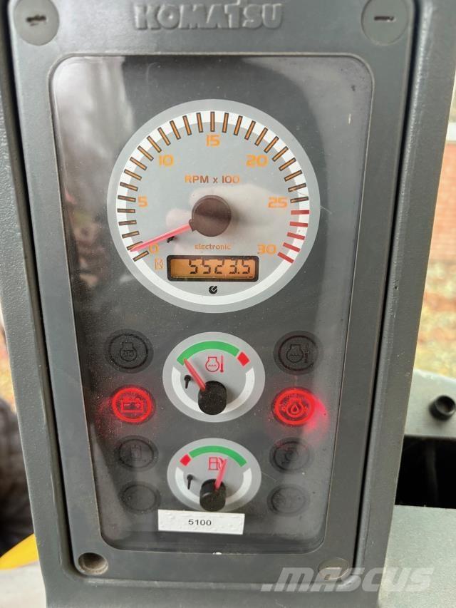 Komatsu WB97 لوادر ذات جرافات عكسية