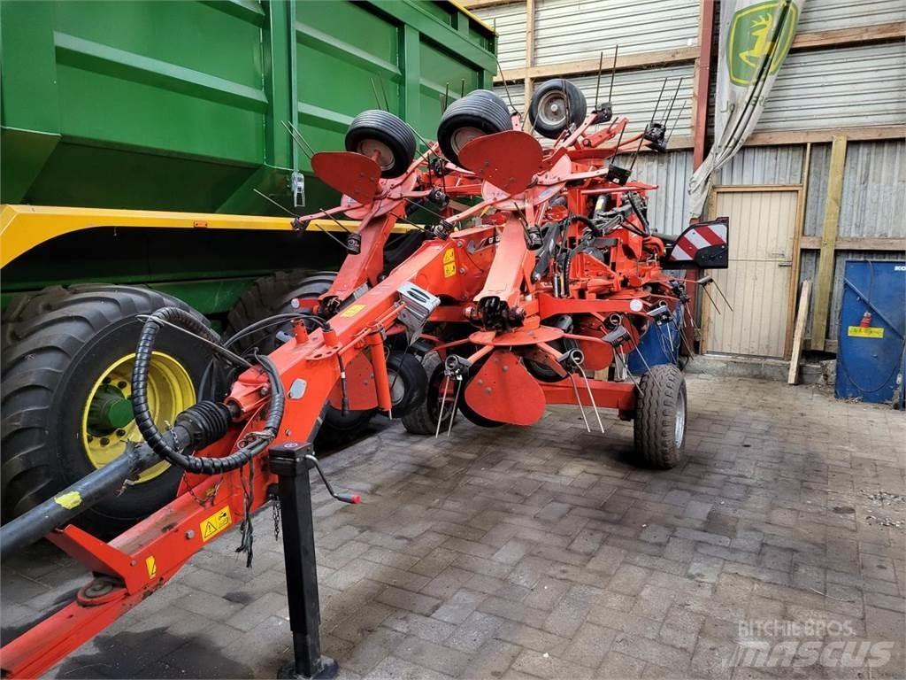 Kuhn 13M SPREDER مكابس وميبسات التبن
