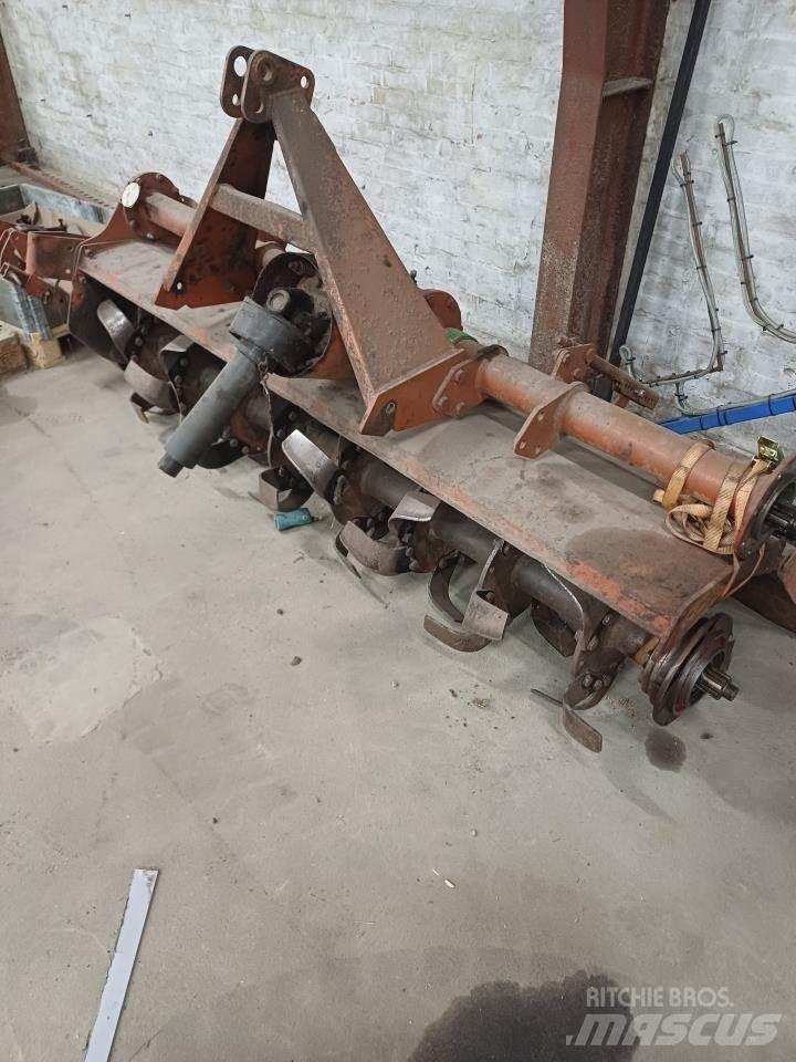 Kuhn FRÆSER الكاسحات وقلابات التربة ذات المحركات