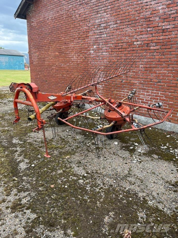 Kuhn GSR 25 N مكابس وميبسات التبن
