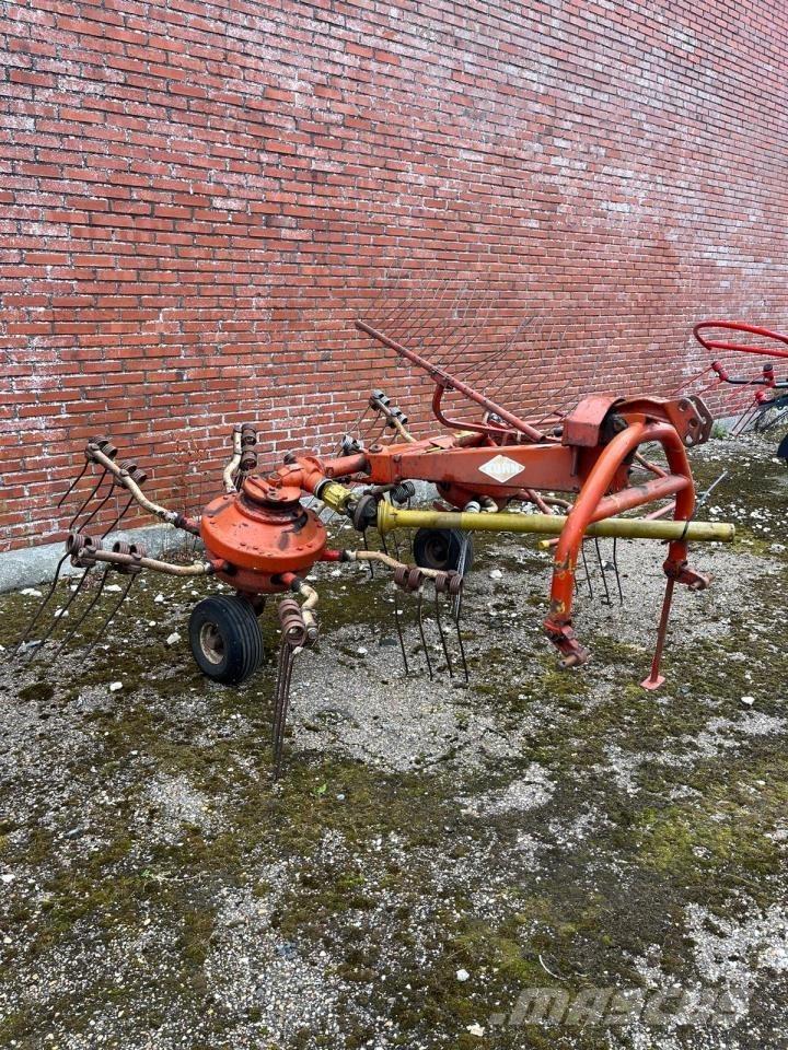Kuhn GSR 25 N مكابس وميبسات التبن