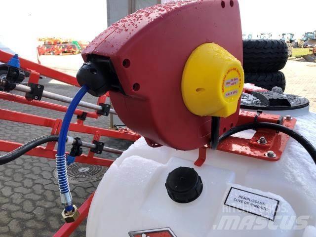 Kuhn P300 ماكينات أخرى لتجهيز الأراضي