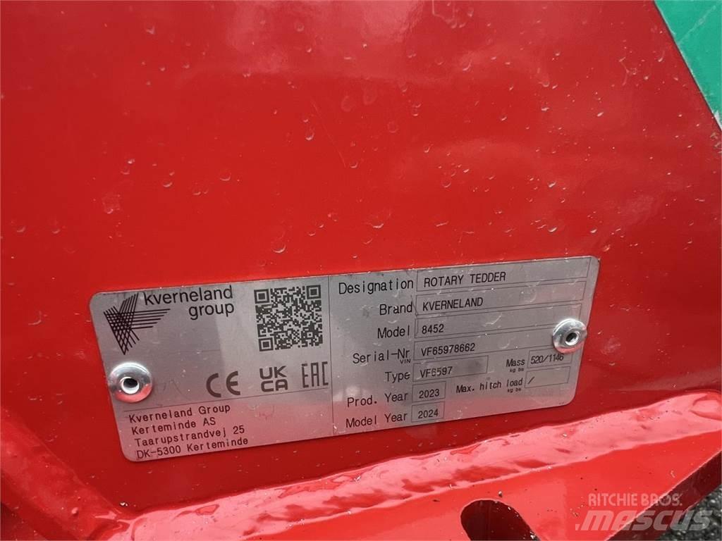 Kverneland 8452 مكابس وميبسات التبن