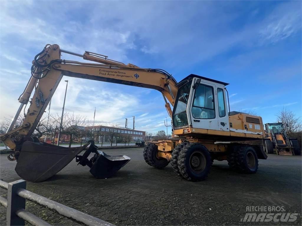 Liebherr 902 حفارات بعجل